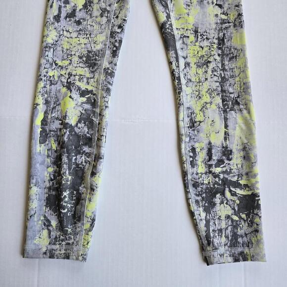 Lululemon Align High Rise Abstract Print Crop Leggings‎ Size 6 - Picture 3 of 9